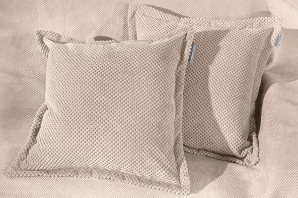 ΜΑΞΙΛΑΡΙΑ ΦΙΓΟΥΡΑΣ RUBICON CHAMPAGNE 45X45 - Guy Laroche